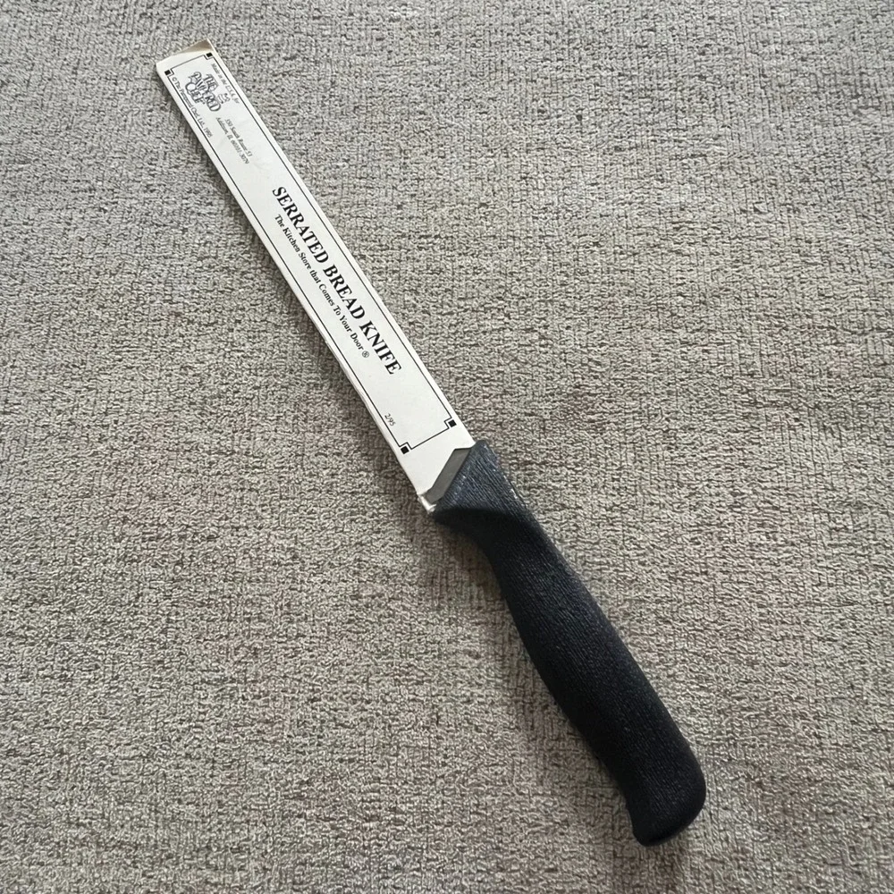 The Pampered Chef Serrated Bread Knife Vintage 1995 Black Handle with Sleeve USA